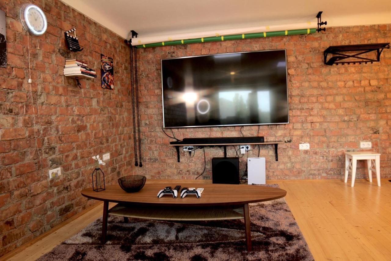 Mini Cinema & Movie With Ps5 Apartment Riga