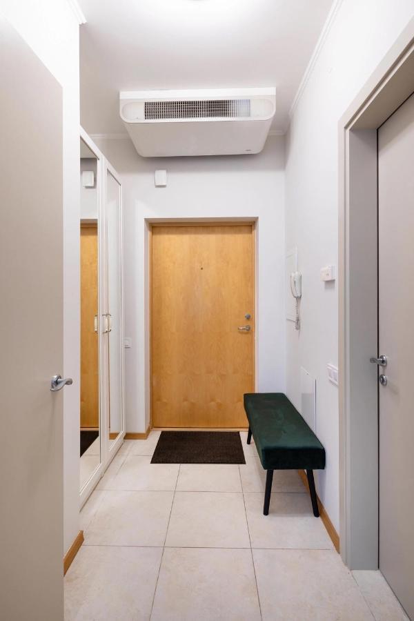 Riverside Design With Underground Private Parking Apartment *