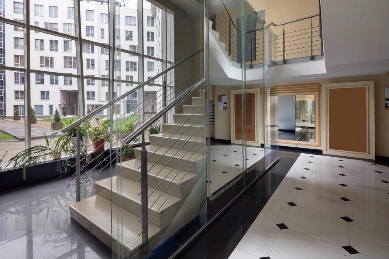 Riverside Design With Underground Private Parking *