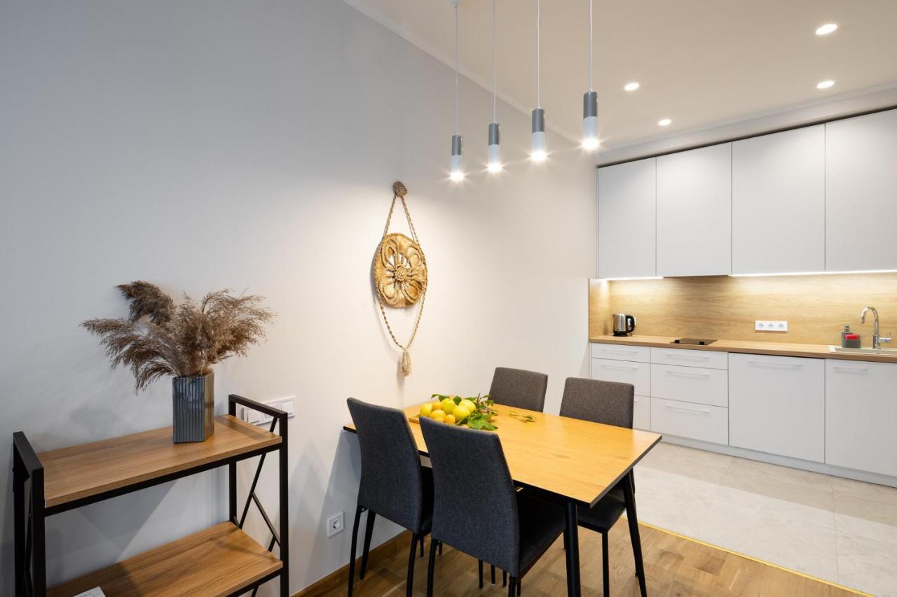 Riverside Design With Underground Private Parking Apartment *