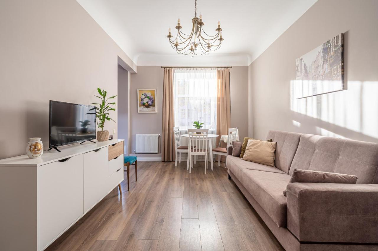 Apartment Stylish Latvian Classic 1-bedroom Near Center, Parks & Public Transport Links Riga