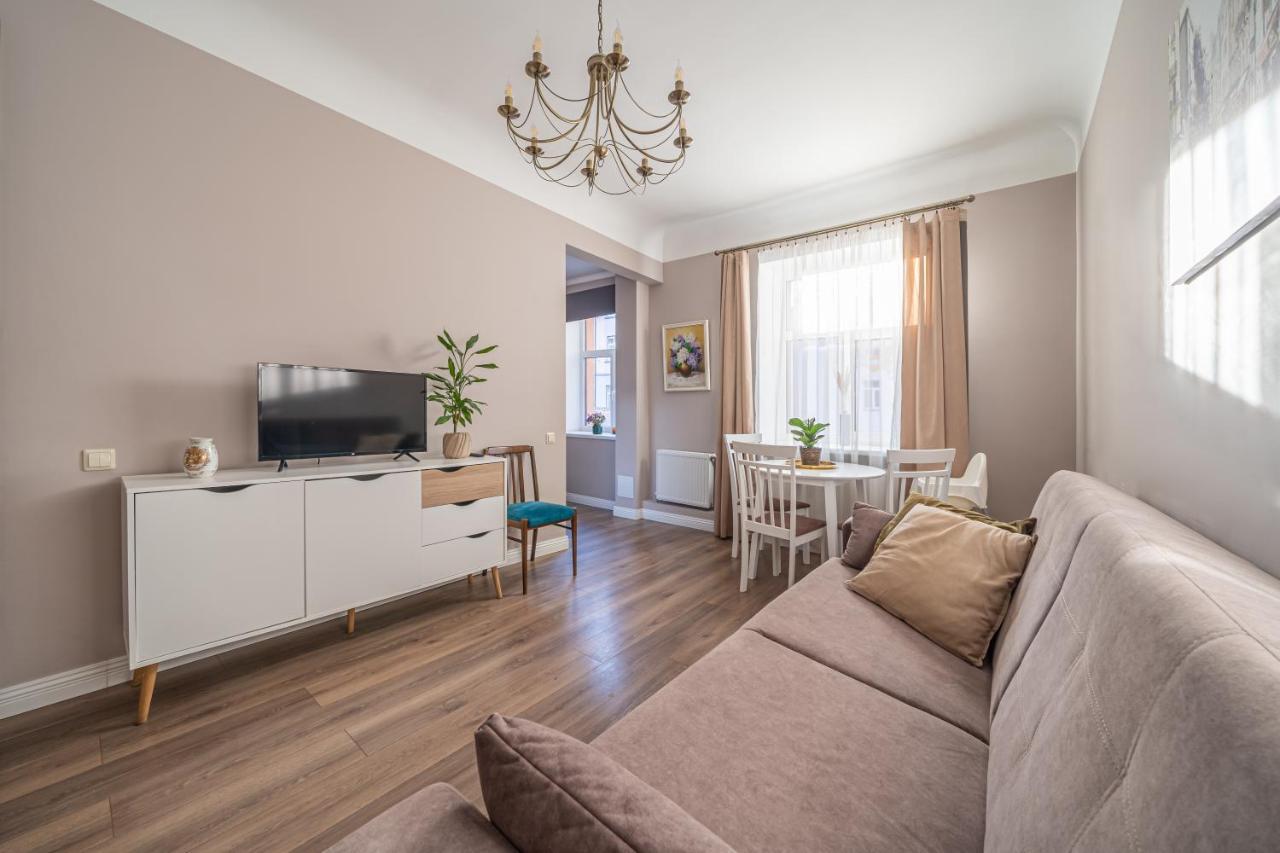 Apartment Stylish Latvian Classic 1-bedroom Near Center, Parks & Public Transport Links Riga