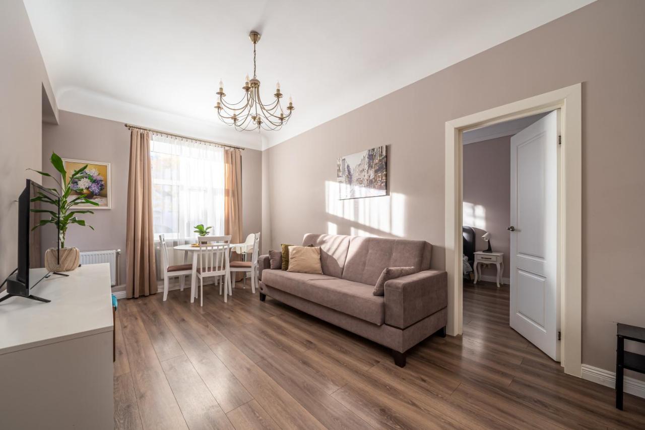 Apartment Stylish Latvian Classic 1-bedroom Near Center, Parks & Public Transport Links Riga