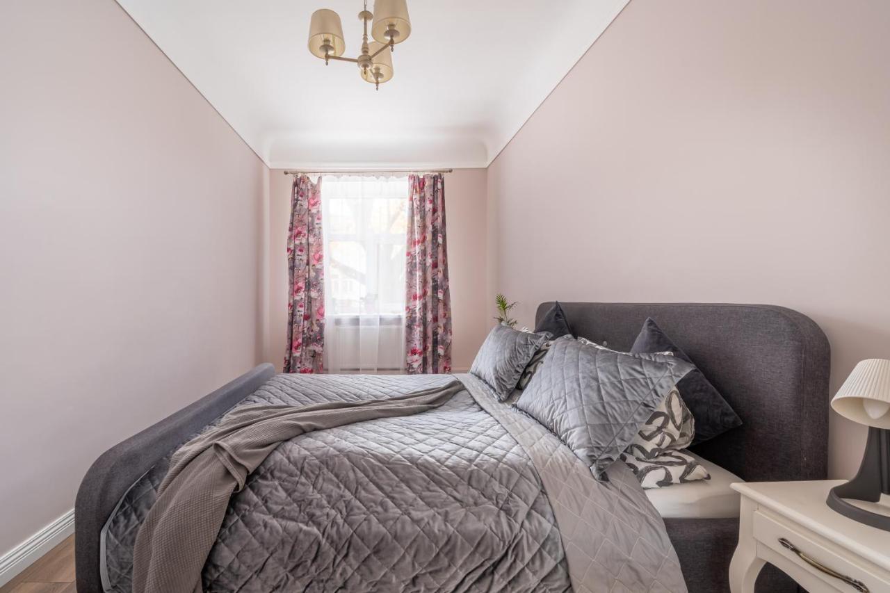 Apartment Stylish Latvian Classic 1-bedroom Near Center, Parks & Public Transport Links