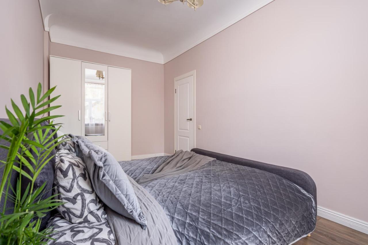 Apartment Stylish Latvian Classic 1-bedroom Near Center, Parks & Public Transport Links