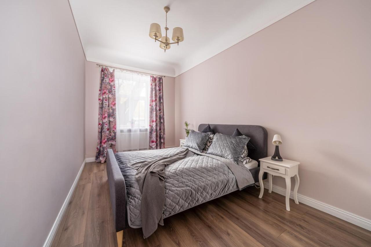 Apartment Stylish Latvian Classic 1-bedroom Near Center, Parks & Public Transport Links