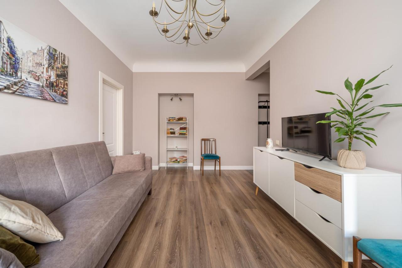 Stylish Latvian Classic 1-bedroom Near Center, Parks & Public Transport Links *