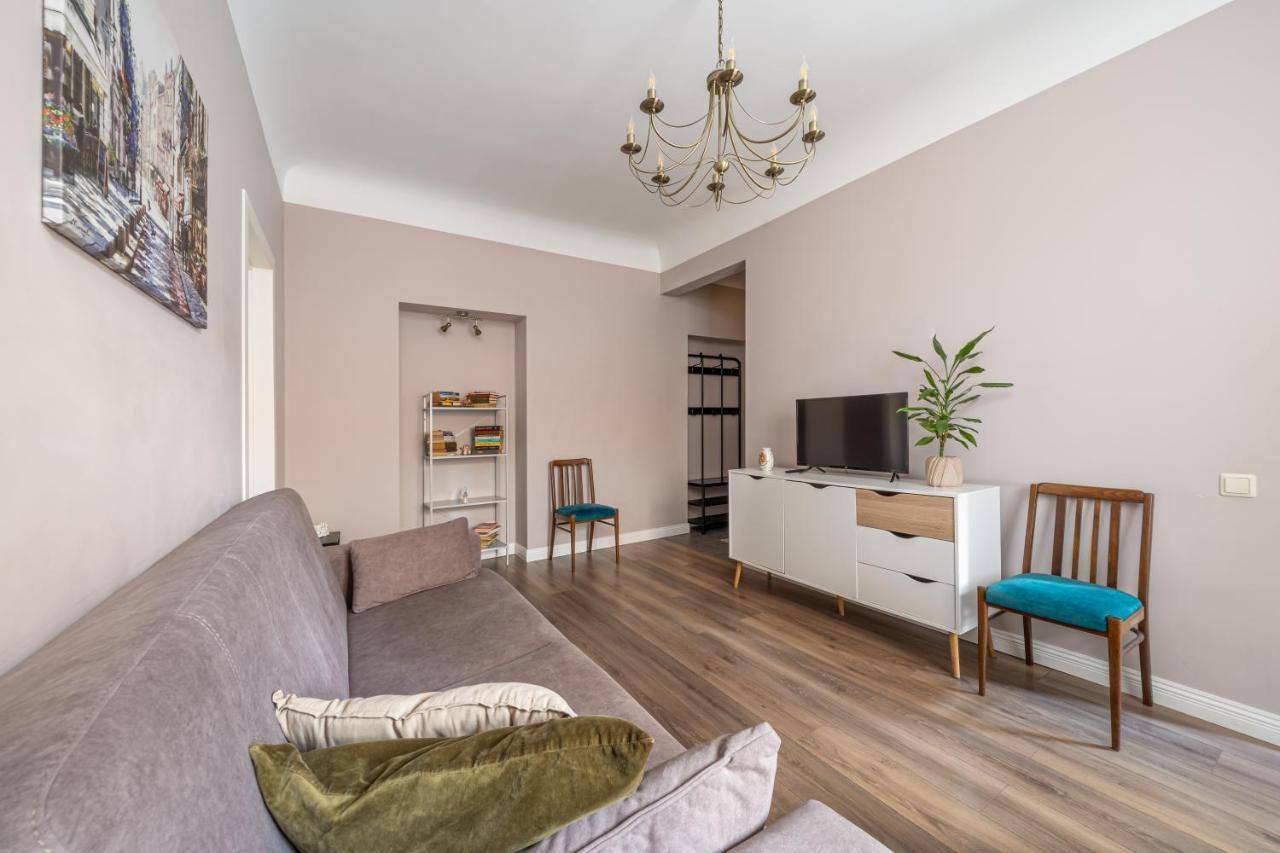 Stylish Latvian Classic 1-bedroom Near Center, Parks & Public Transport Links Apartment