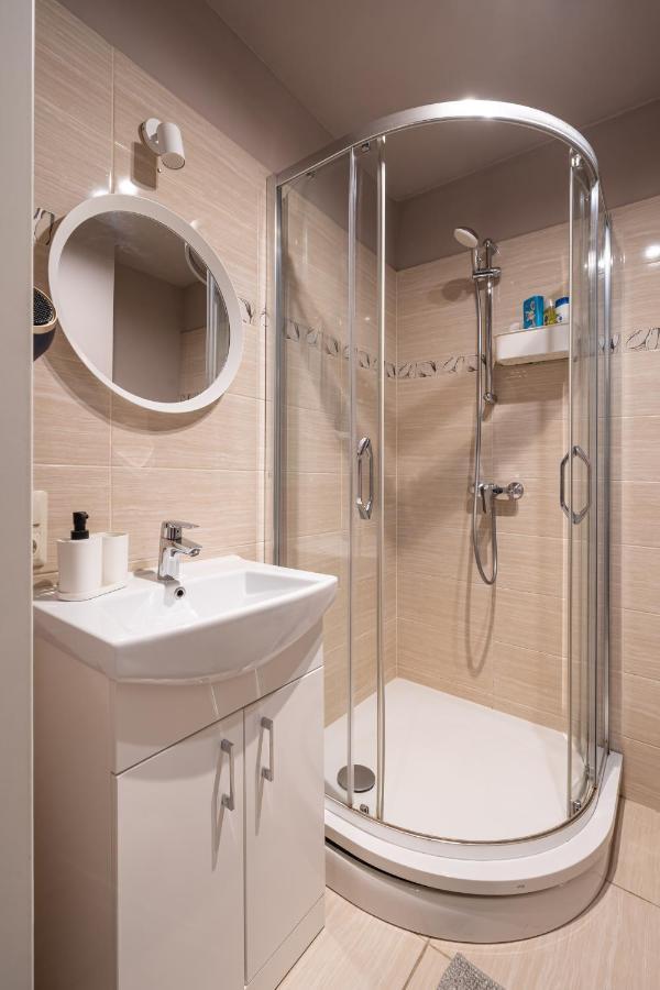 Stylish Latvian Classic 1-bedroom Near Center, Parks & Public Transport Links Apartment Riga