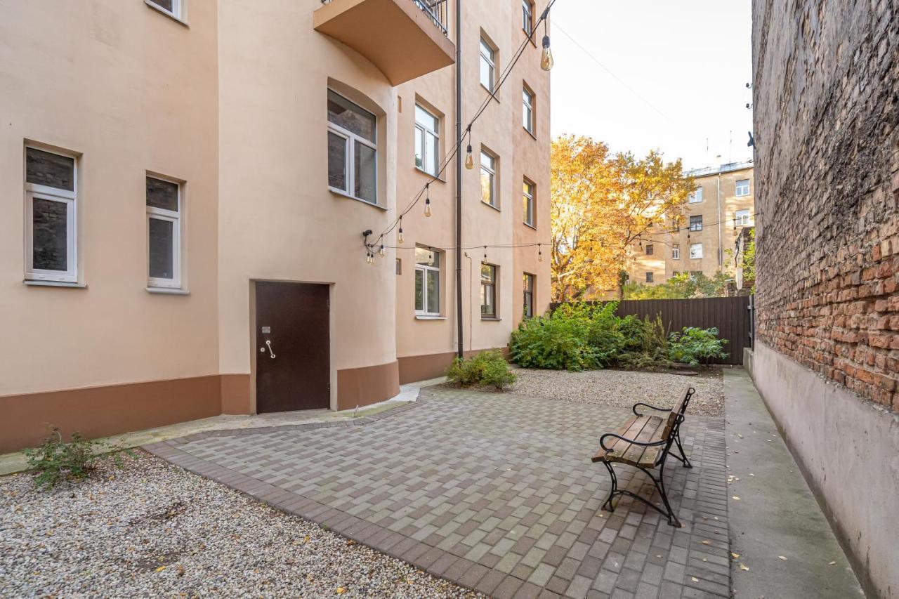 Stylish Latvian Classic 1-bedroom Near Center, Parks & Public Transport Links Apartment Riga