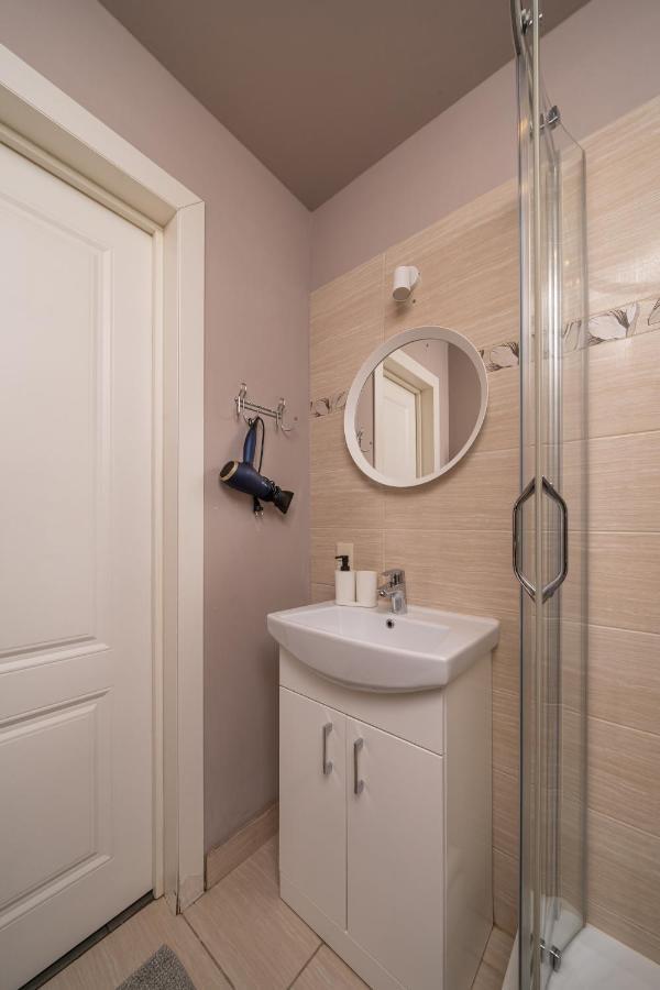 Stylish Latvian Classic 1-bedroom Near Center, Parks & Public Transport Links Apartment