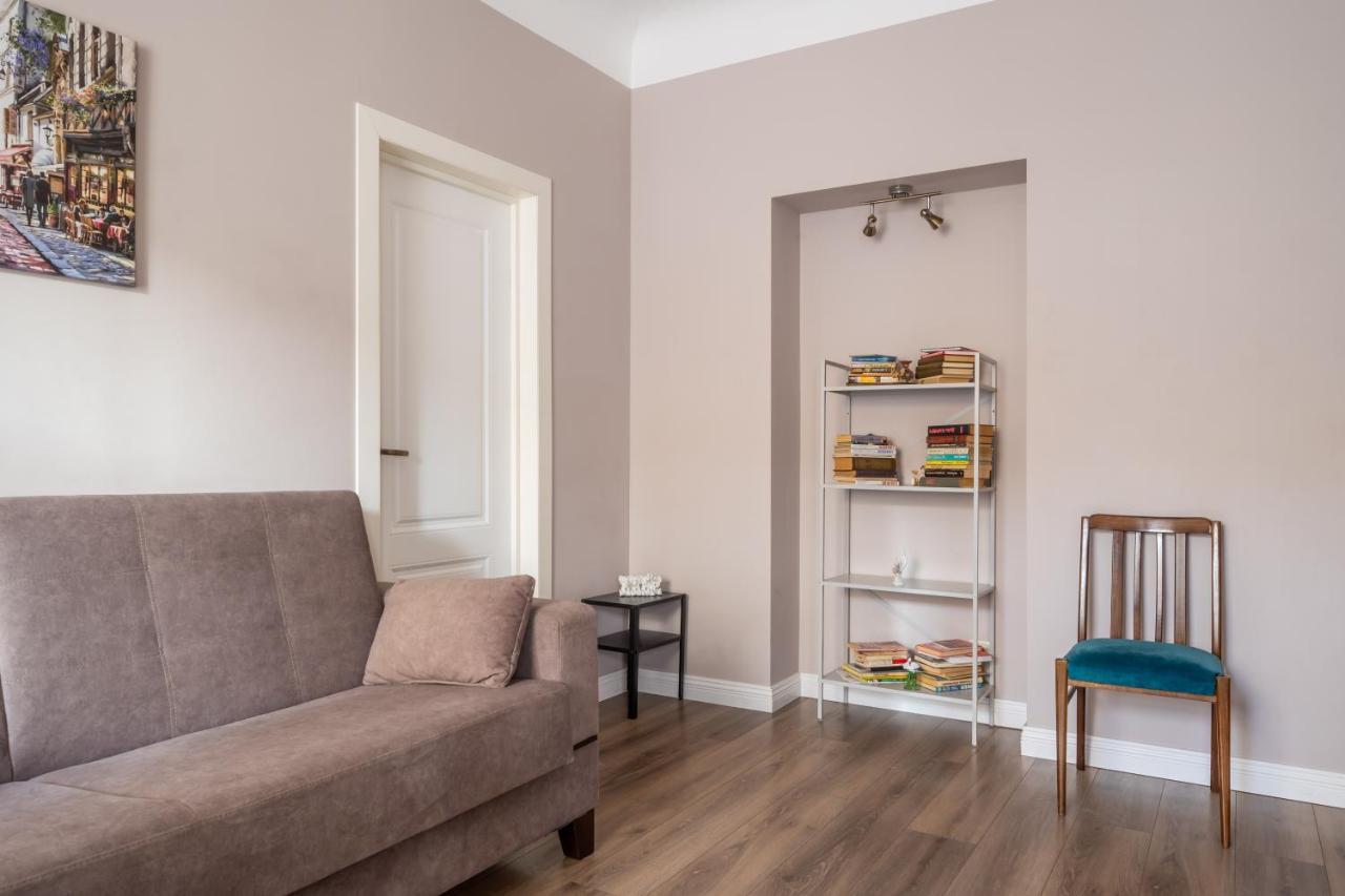Stylish Latvian Classic 1-bedroom Near Center, Parks & Public Transport Links Apartment *