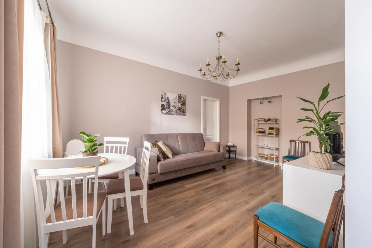Stylish Latvian Classic 1-bedroom Near Center, Parks & Public Transport Links *