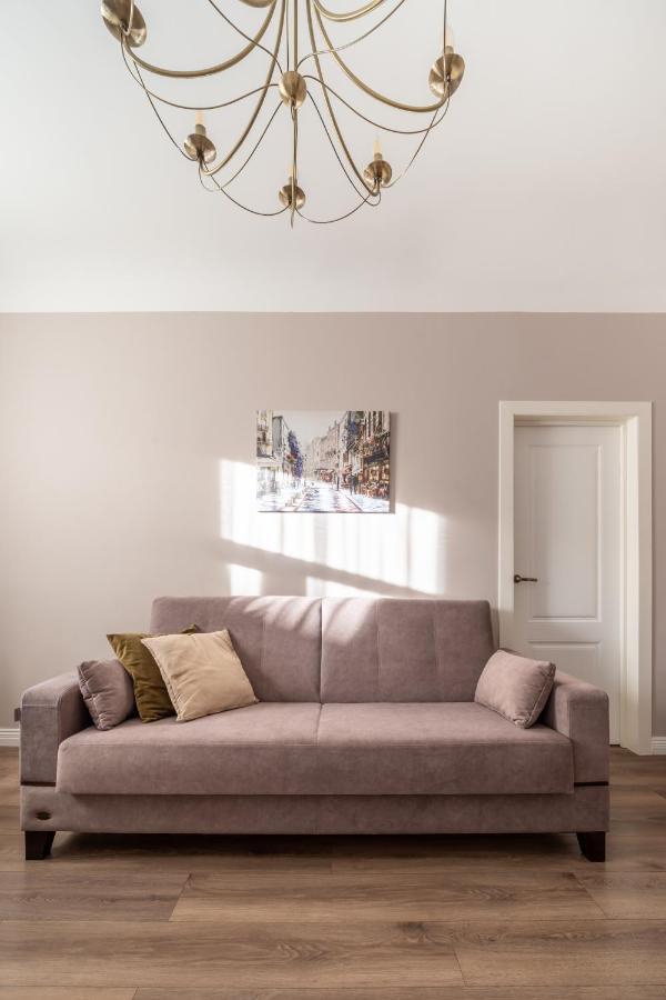 Stylish Latvian Classic 1-bedroom Near Center, Parks & Public Transport Links * Riga