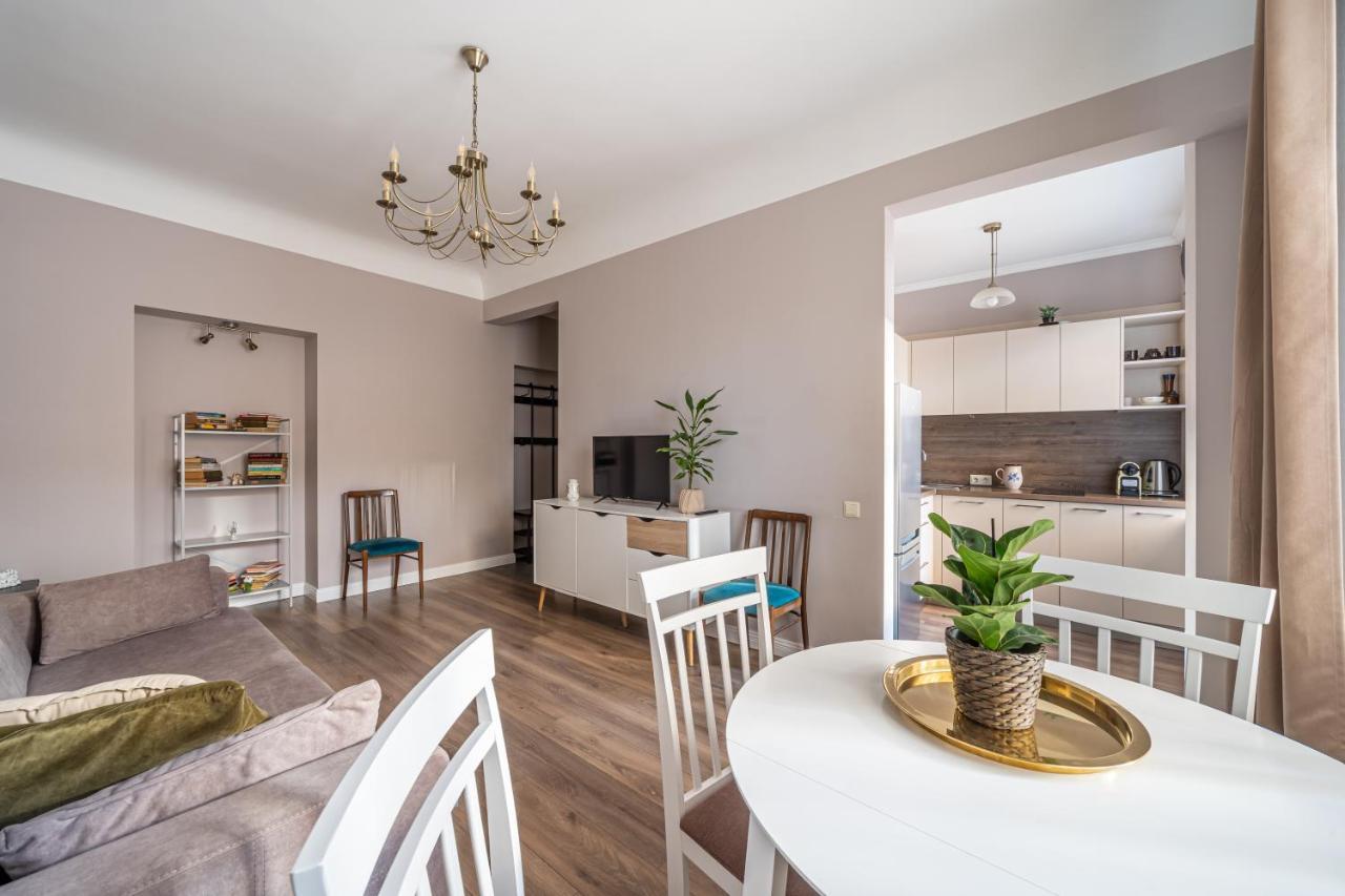 Stylish Latvian Classic 1-bedroom Near Center, Parks & Public Transport Links Apartment