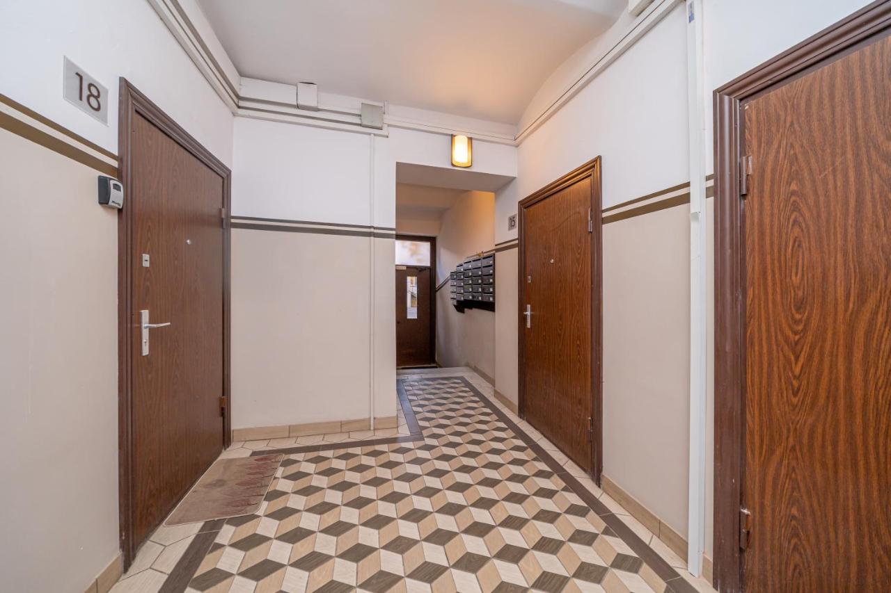 Stylish Latvian Classic 1-bedroom Near Center, Parks & Public Transport Links * Riga
