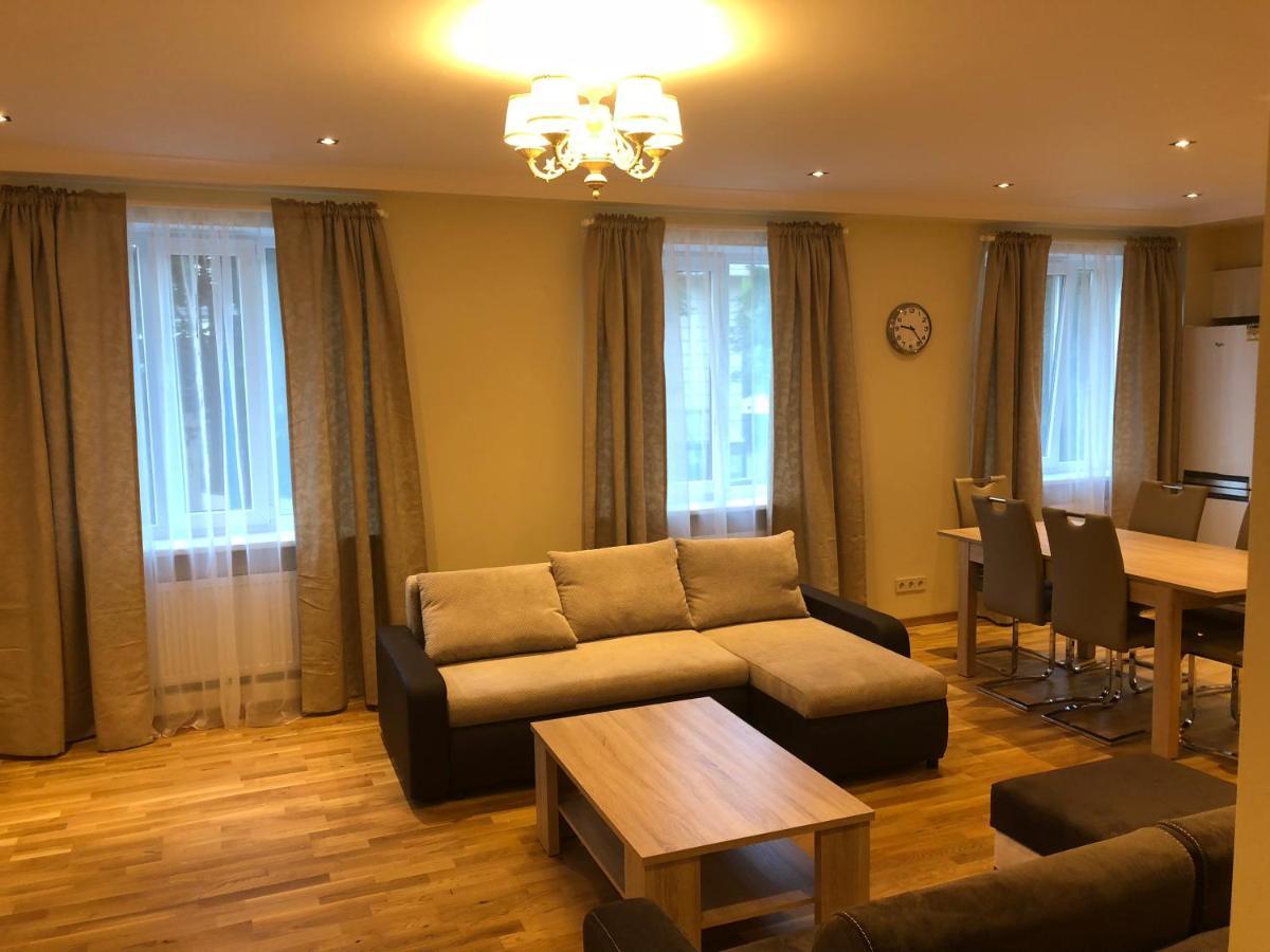 Riverside Embassy 2. Spacious/free Parking Riga