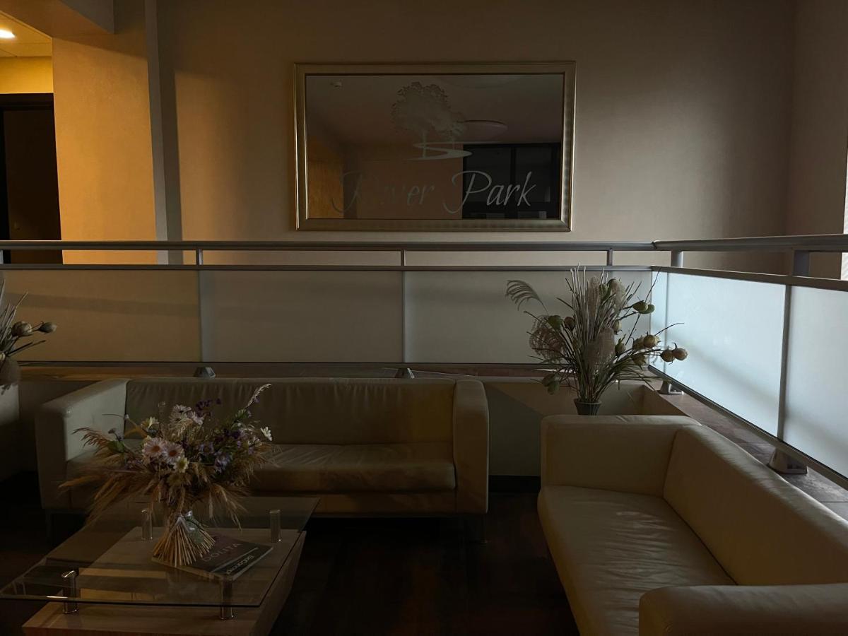 Riverpark - One-bedroom Near Downtown *