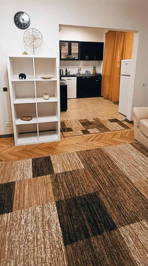 Ideally Located Center 2 Bedrooms Spacious Korter