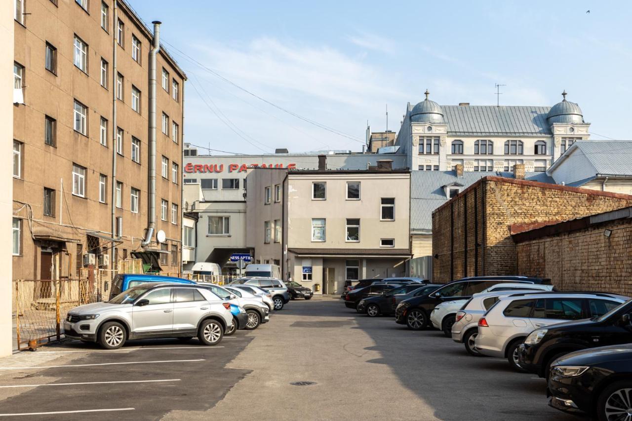 Ideally Located Center 2 Bedrooms Spacious *