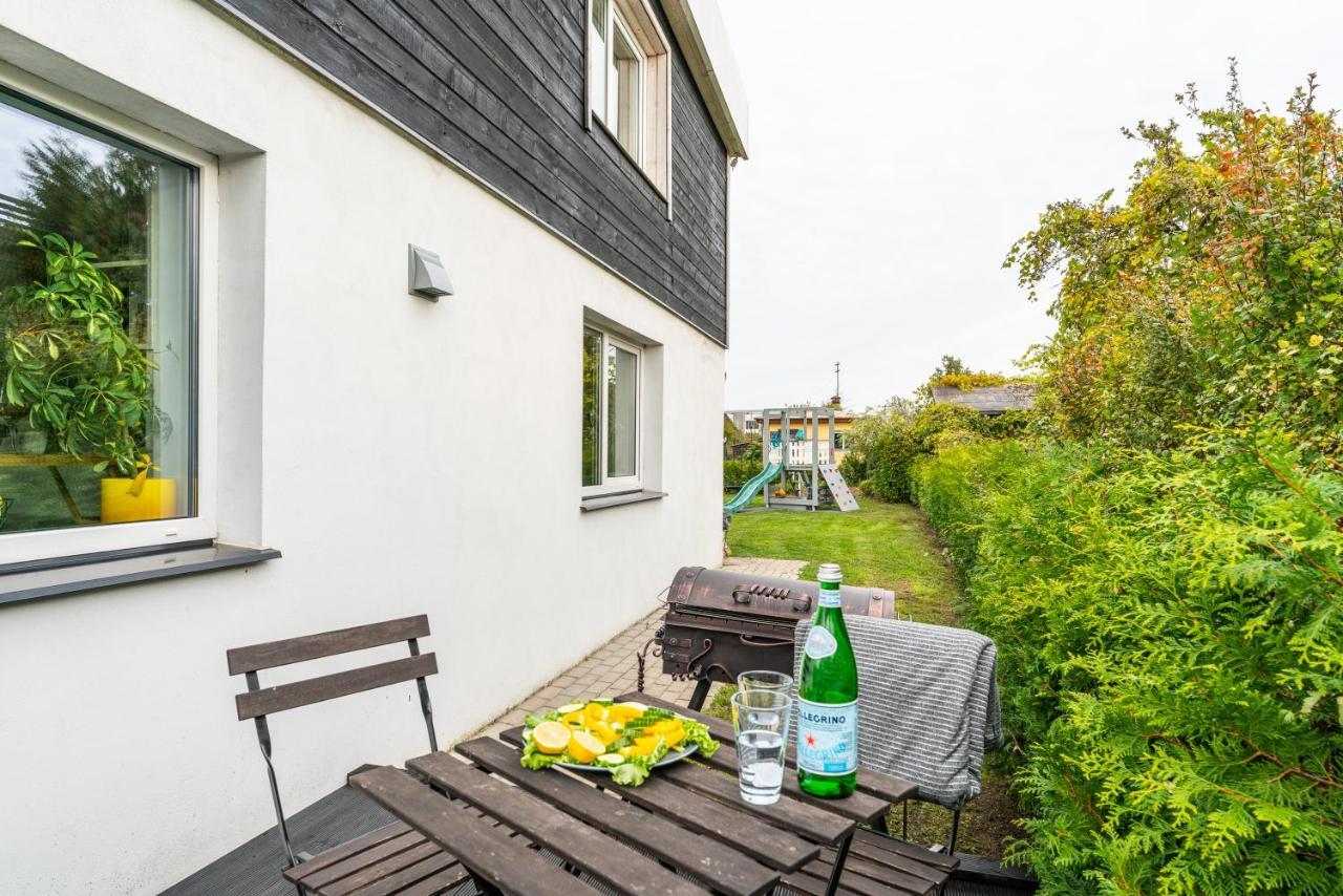 Family Garden With Free Private Parking & Playground Dzīvoklis Riga