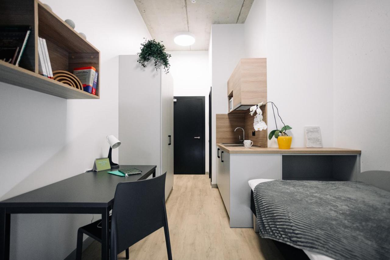 Vibrant Studios, - Sk Apartment *