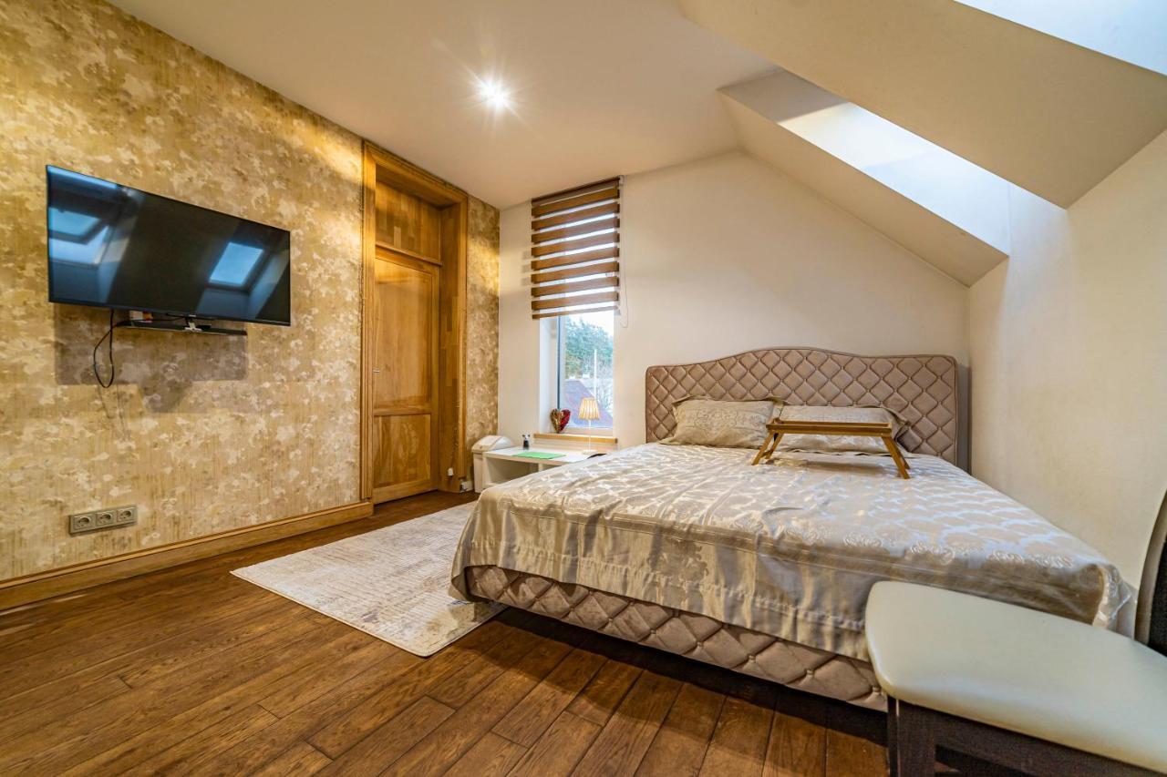 Amber Villa