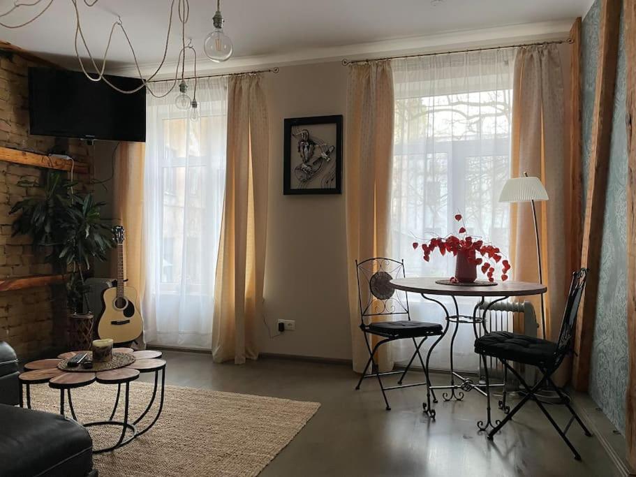 Căn hộ Elegant 1br/ba In Center W Free Parking