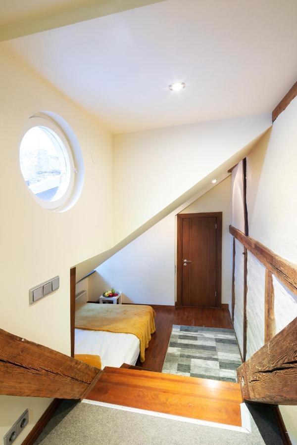 Apartment Old Town Charm One Bedroom Spacious Loft Nearby The Livu Square