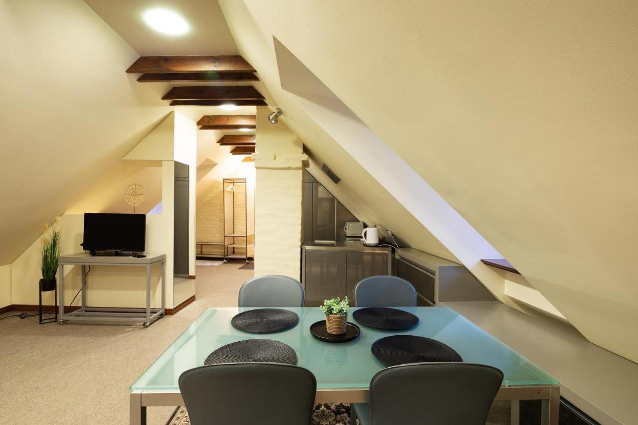 Apartamento Old Town Charm One Bedroom Spacious Loft Nearby The Livu Square *
