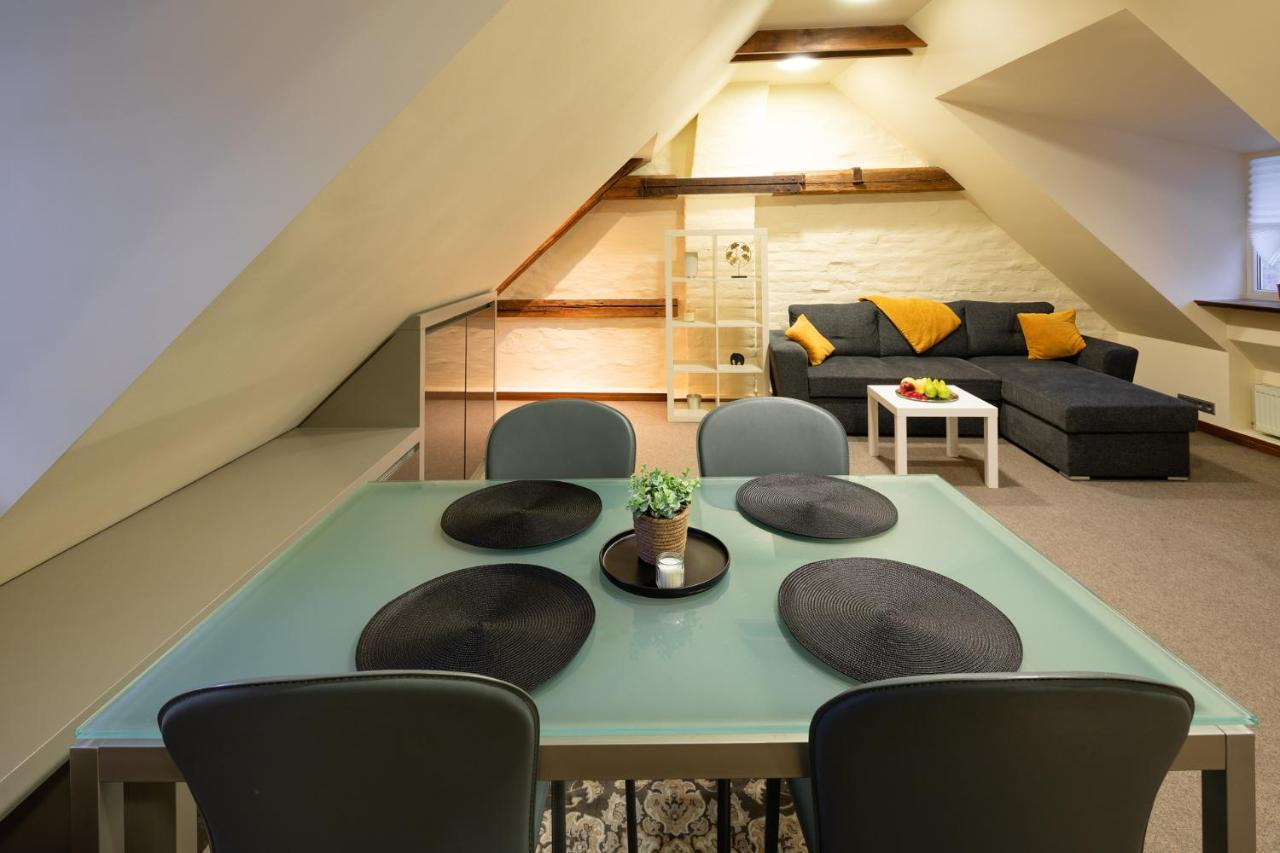 Apartamento Old Town Charm One Bedroom Spacious Loft Nearby The Livu Square *