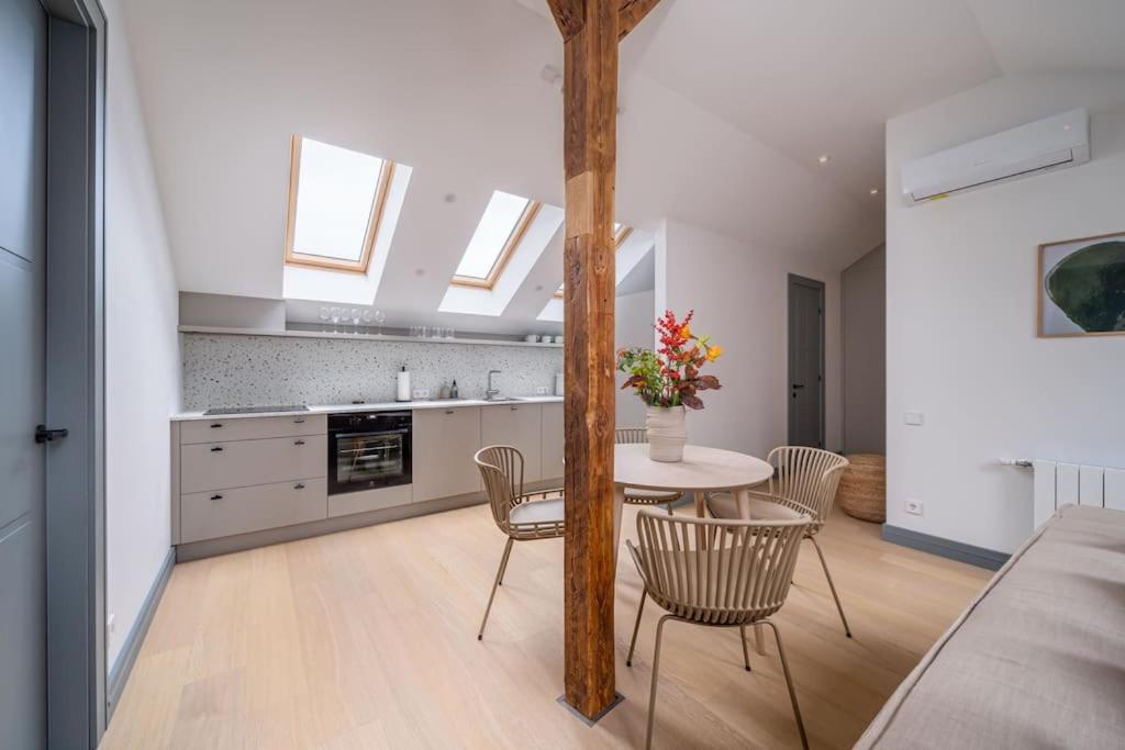 Bright Designer Mansard In City Centre Apartment