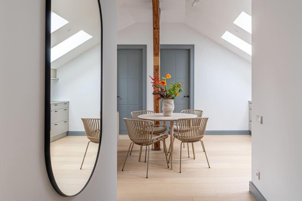 Bright Designer Mansard In City Centre Apartment