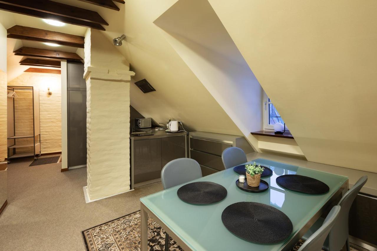 Old Town Charm One Bedroom Spacious Loft Nearby The Livu Square Apartamento Riga