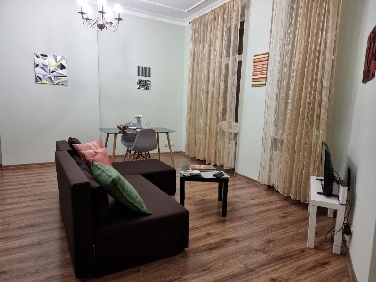 Art Deco One-bedroom In Library House With Free 5g Wifi Riga
