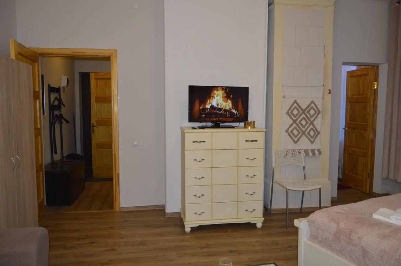 Romantic Apt-great Location- Center-free Parking-self Check-in- Old Town 20 Min Apartment *
