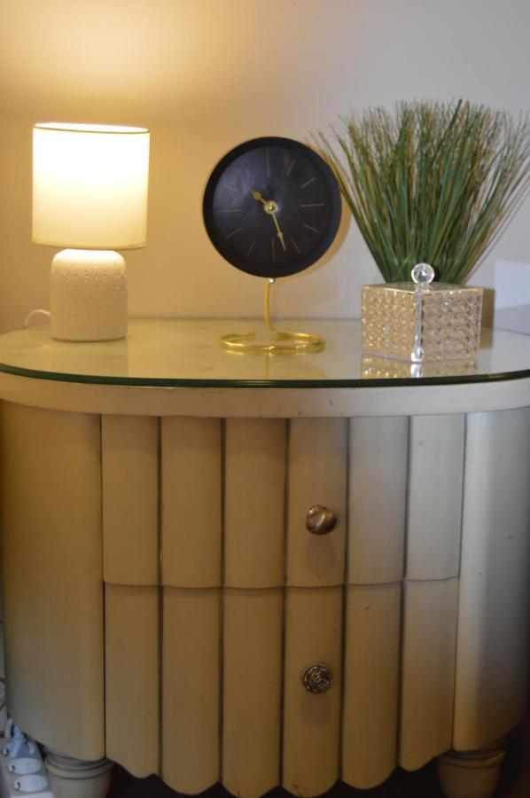 Romantic Apt-great Location- Center-free Parking-self Check-in- Old Town 20 Min Apartment *