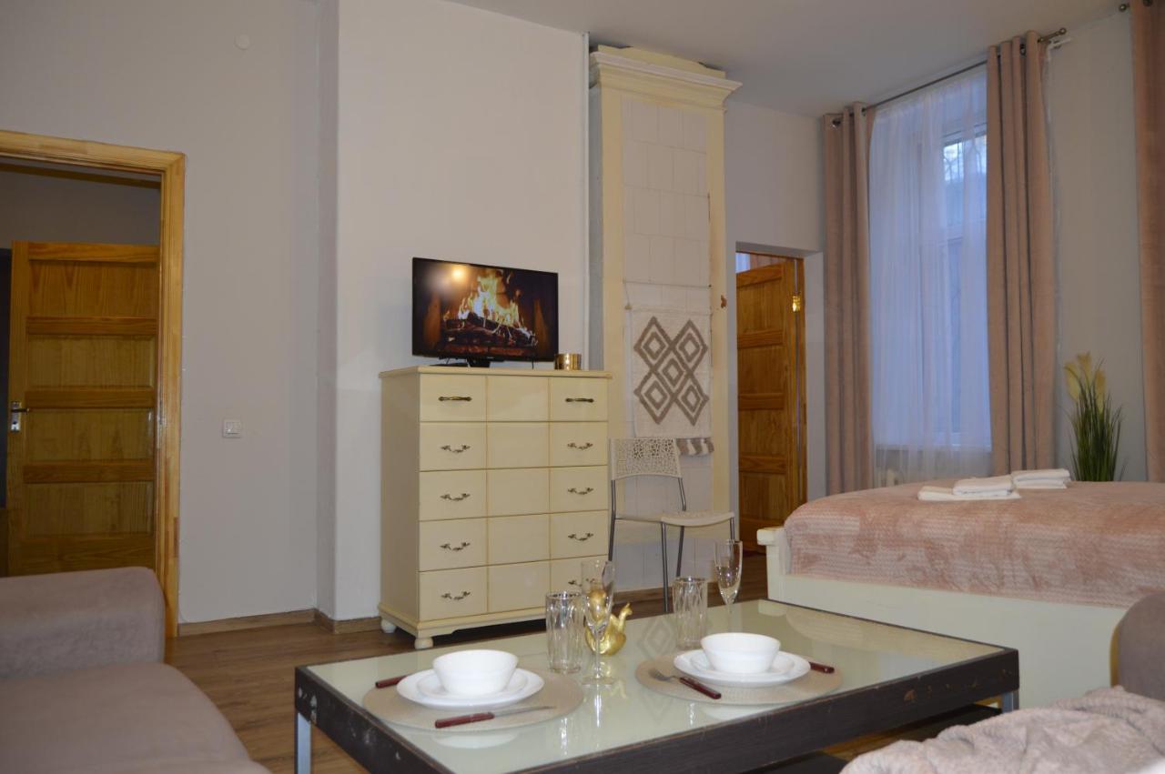Apartment Romantic Apt-great Location- Center-free Parking-self Check-in- Old Town 20 Min *