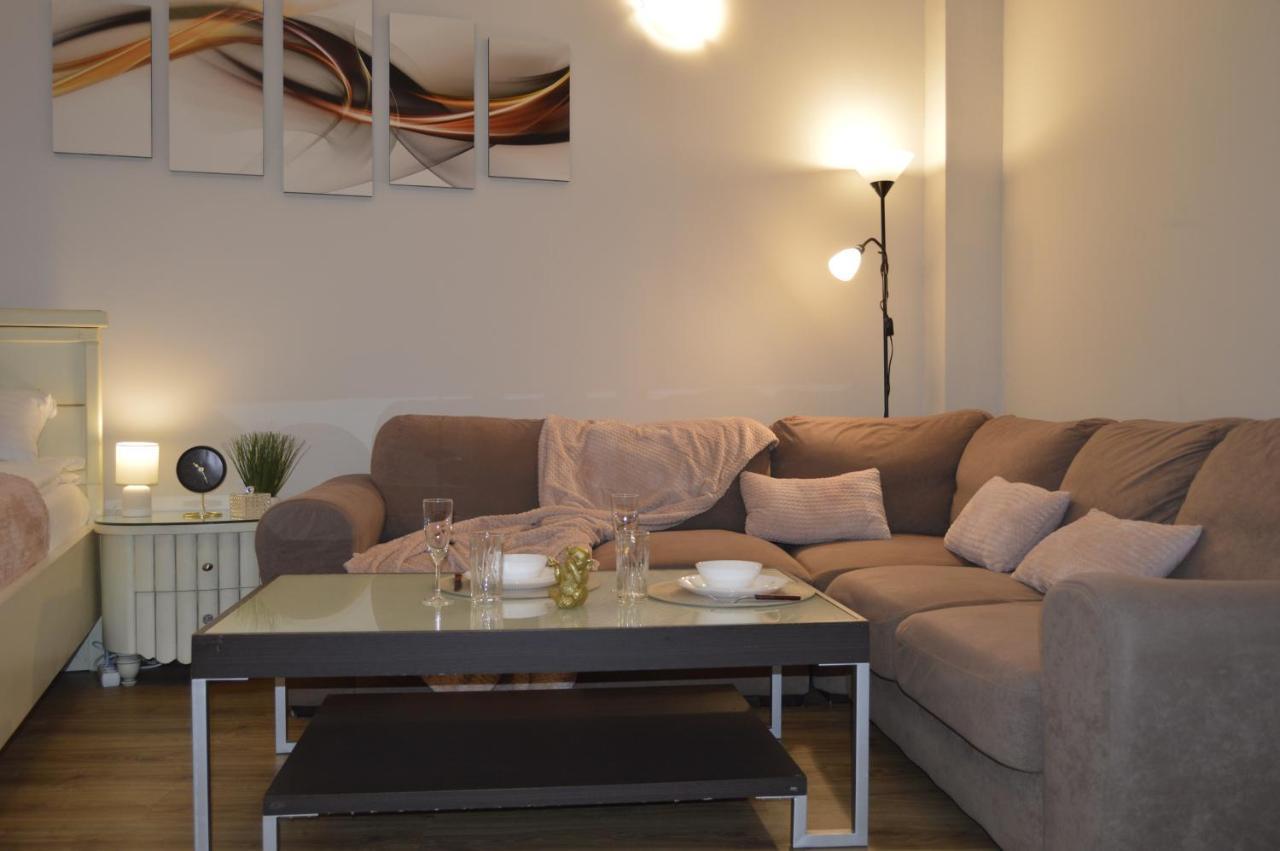 Apartment Romantic Apt-great Location- Center-free Parking-self Check-in- Old Town 20 Min