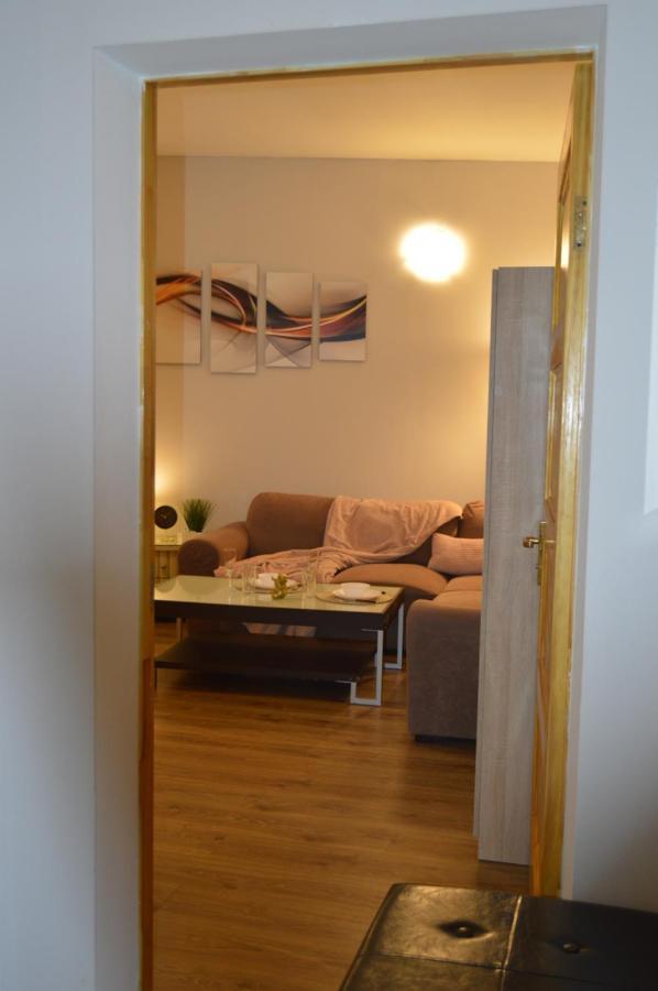 Romantic Apt-great Location- Center-free Parking-self Check-in- Old Town 20 Min Apartment *