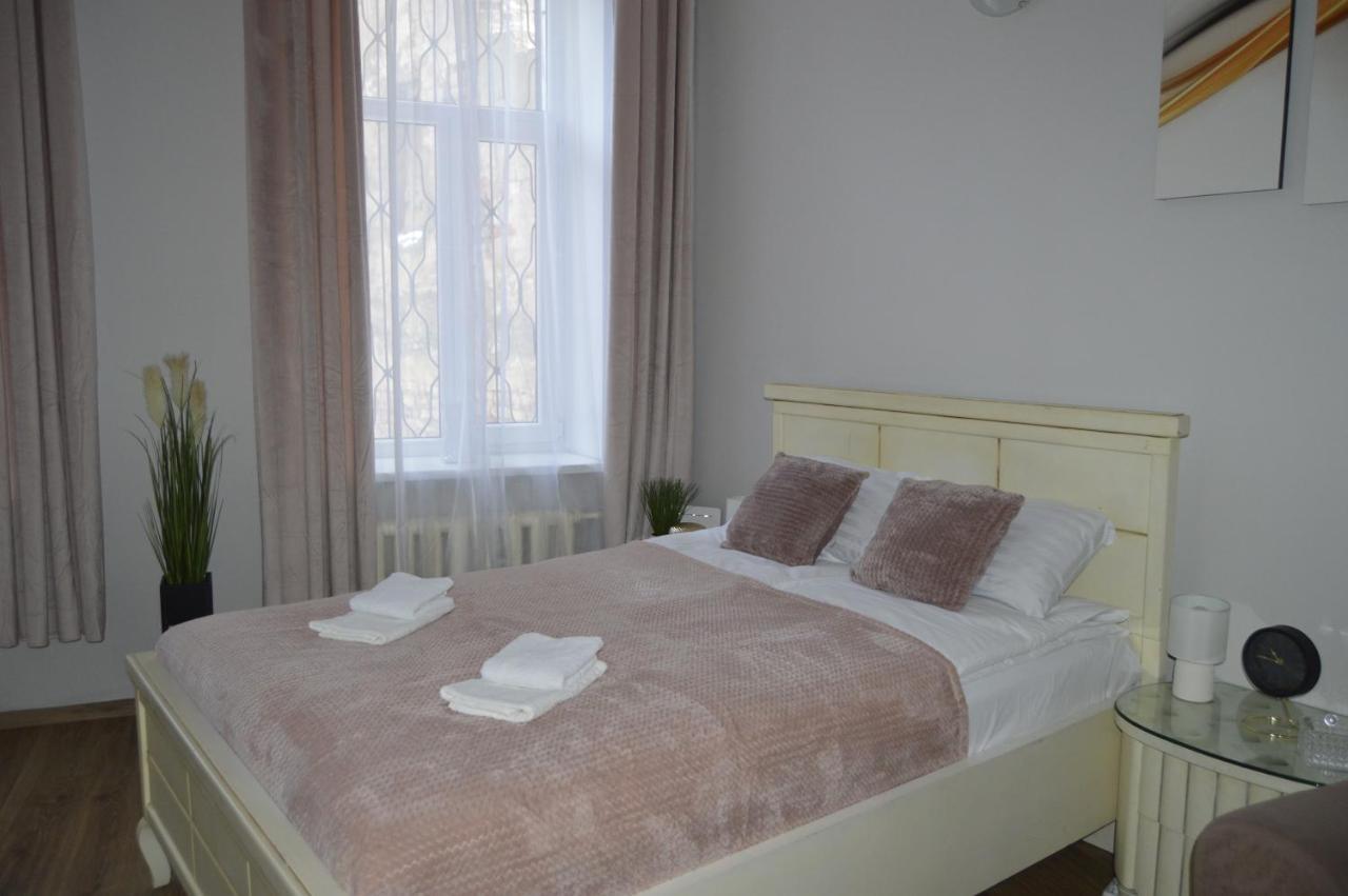 Romantic Apt-great Location- Center-free Parking-self Check-in- Old Town 20 Min Apartment *