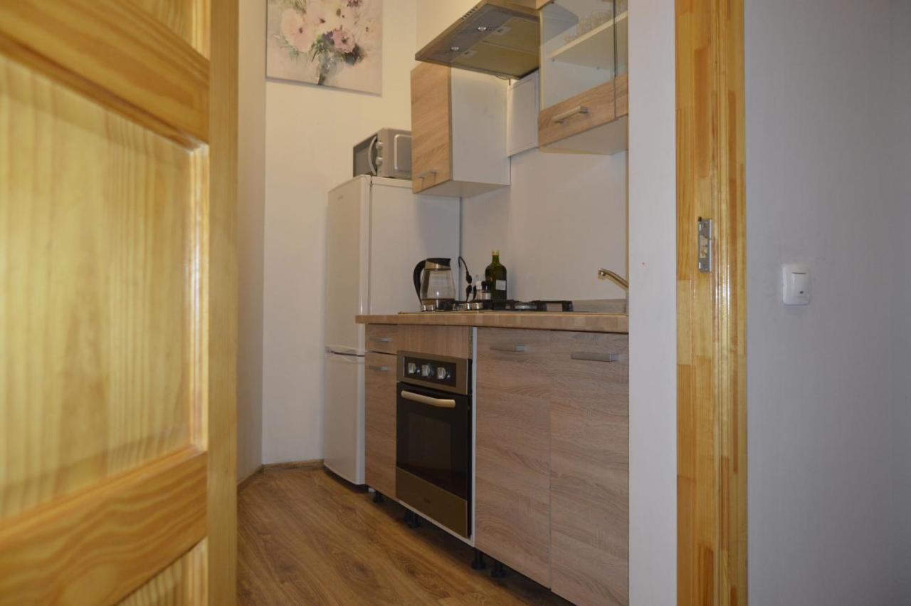 Romantic Apt-great Location- Center-free Parking-self Check-in- Old Town 20 Min