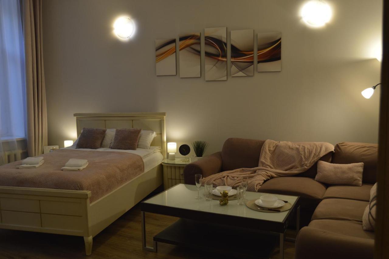 Romantic Apt-great Location- Center-free Parking-self Check-in- Old Town 20 Min Apartment