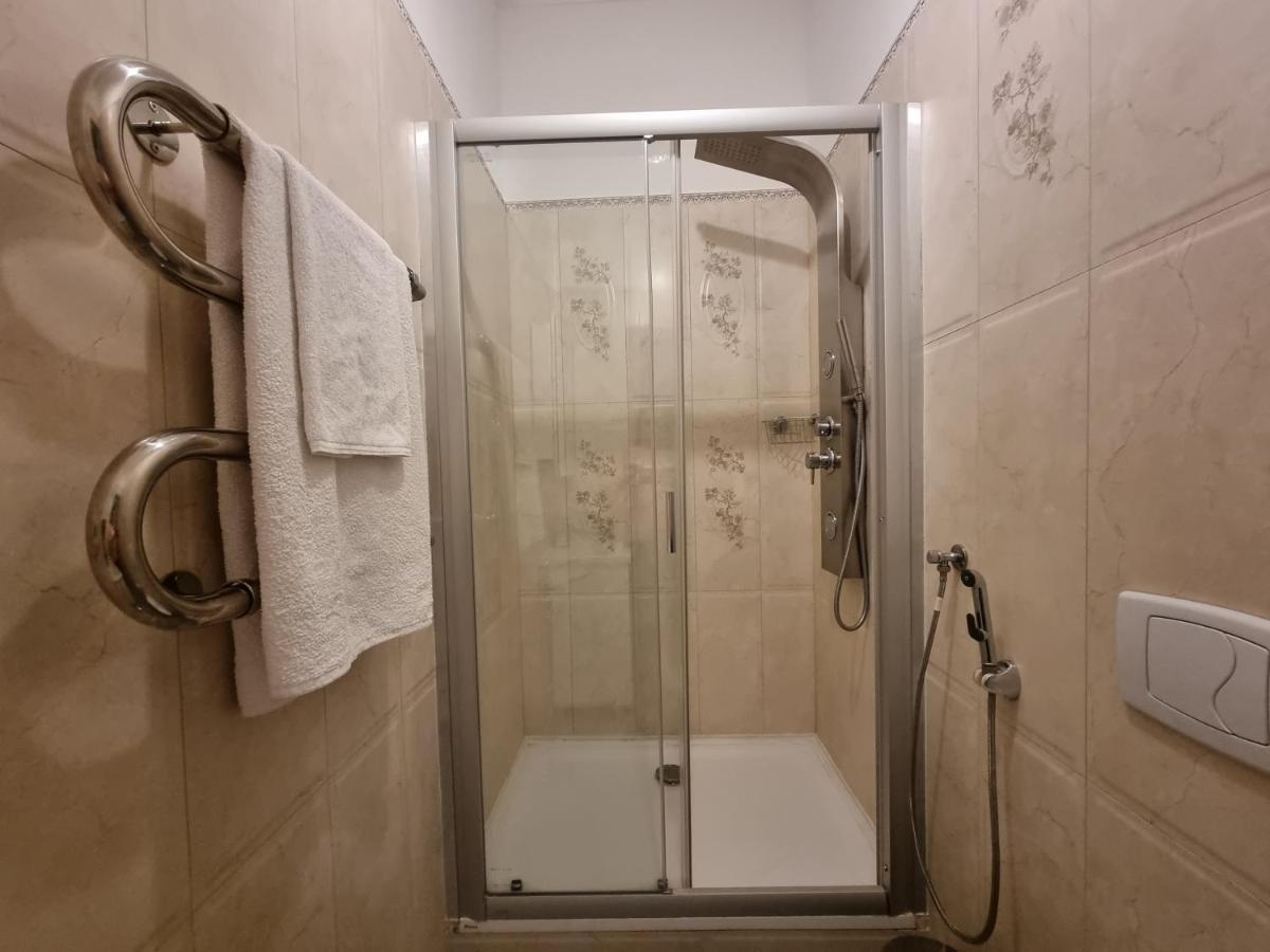 Art Deco One-bedroom In Library House With Free 5g Wifi Apartamento Riga