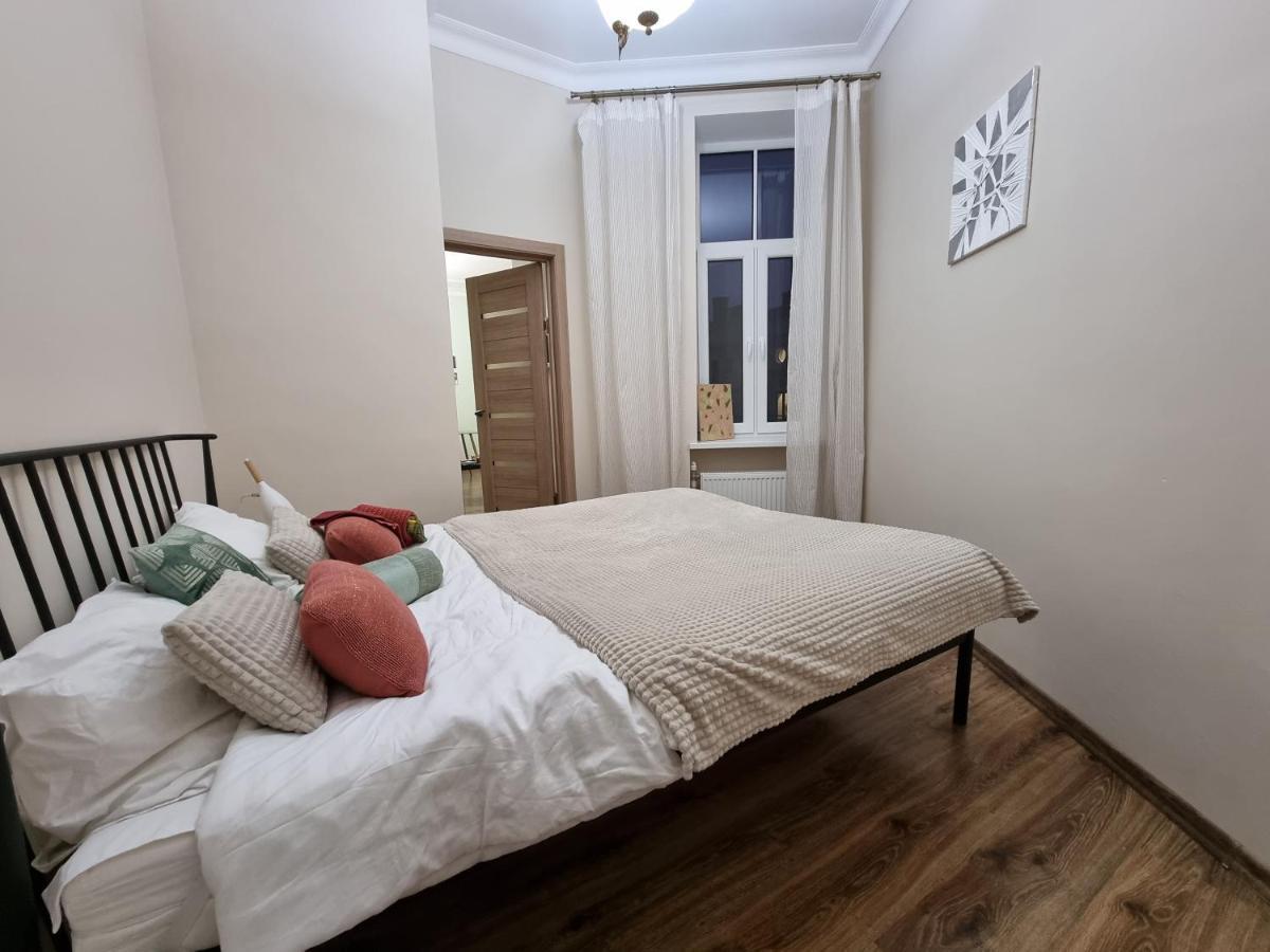 Art Deco One-bedroom In Library House With Free 5g Wifi Riga