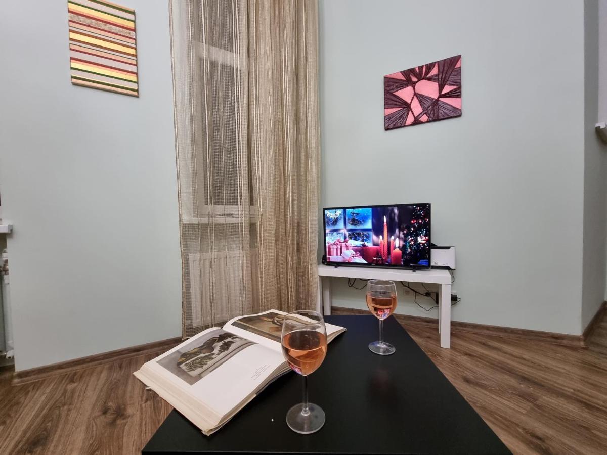 Art Deco One-bedroom In Library House With Free 5g Wifi