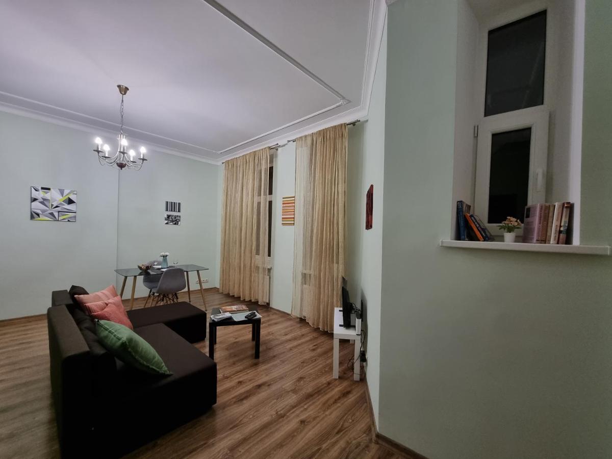 Art Deco One-bedroom In Library House With Free 5g Wifi Apartment *
