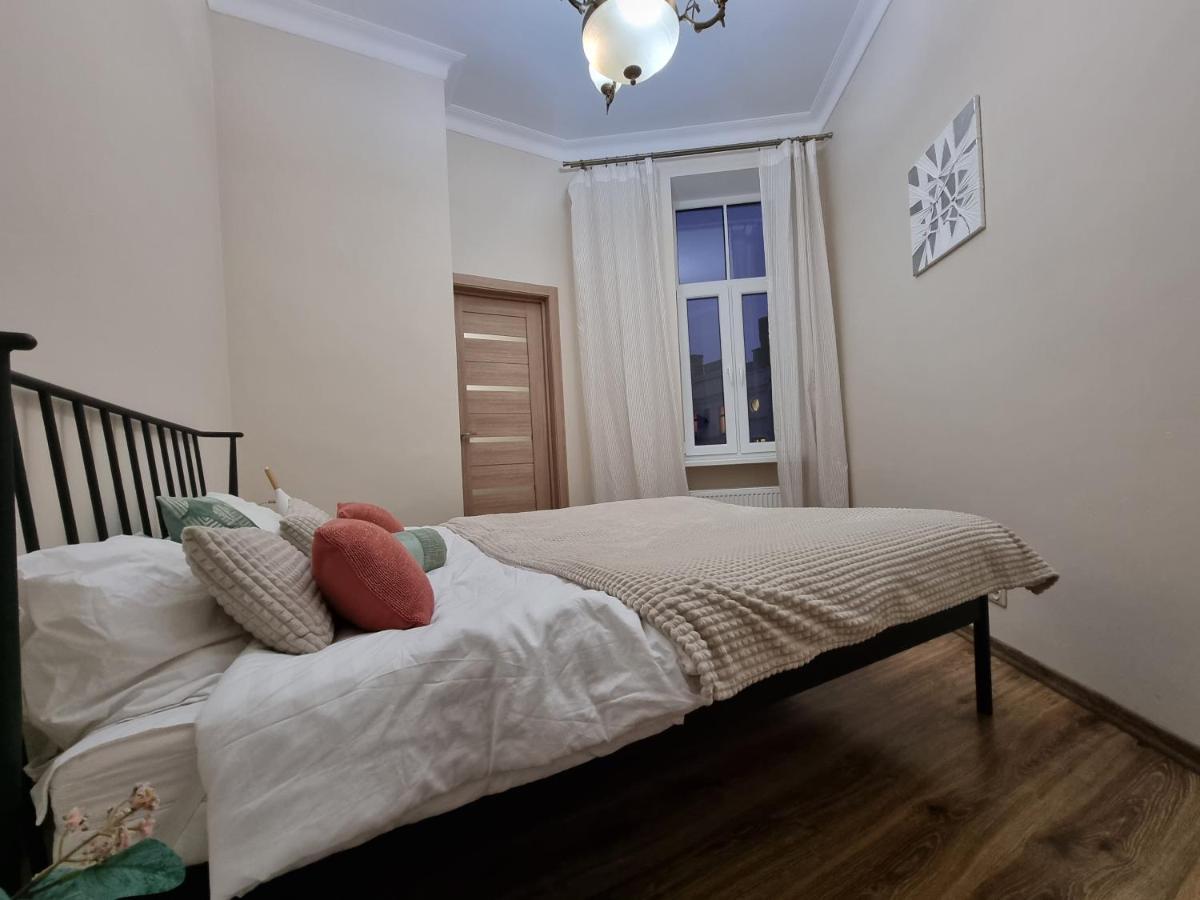 Art Deco One-bedroom In Library House With Free 5g Wifi Riga
