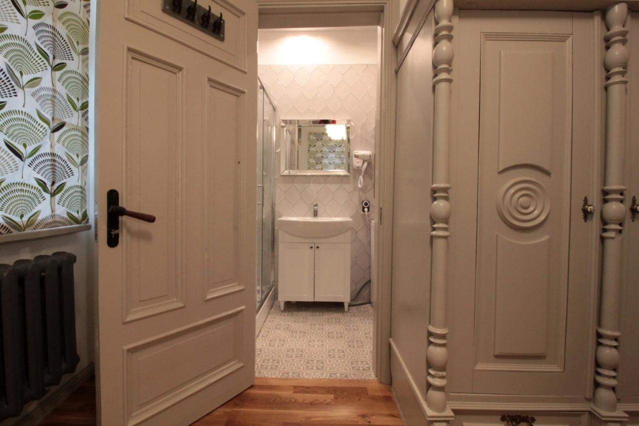 Vintage 1br In Quiet Center Of Apartment Riga
