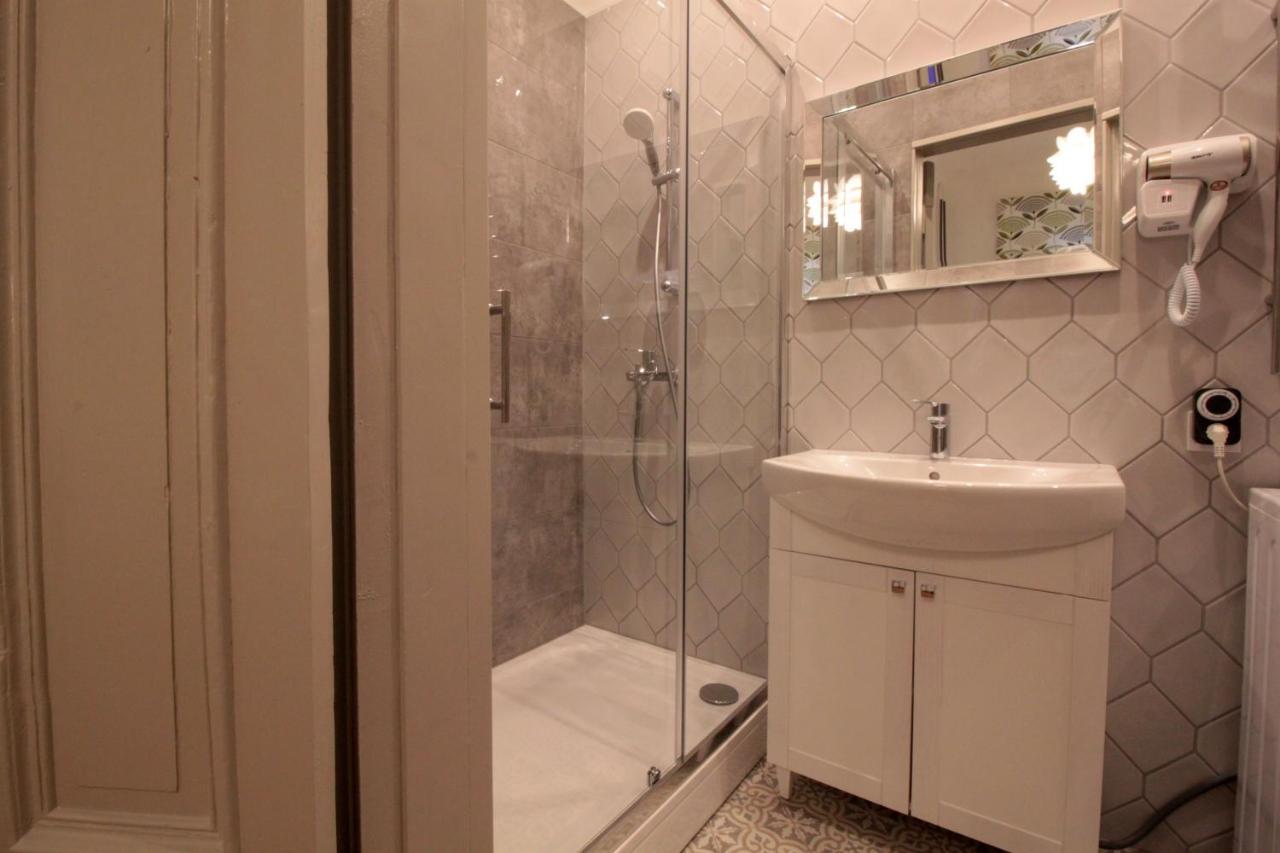 Vintage 1br In Quiet Center Of